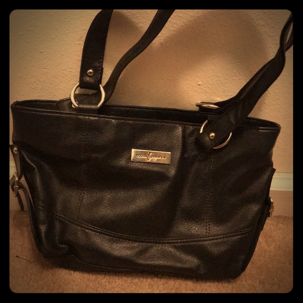Medium sized black purse